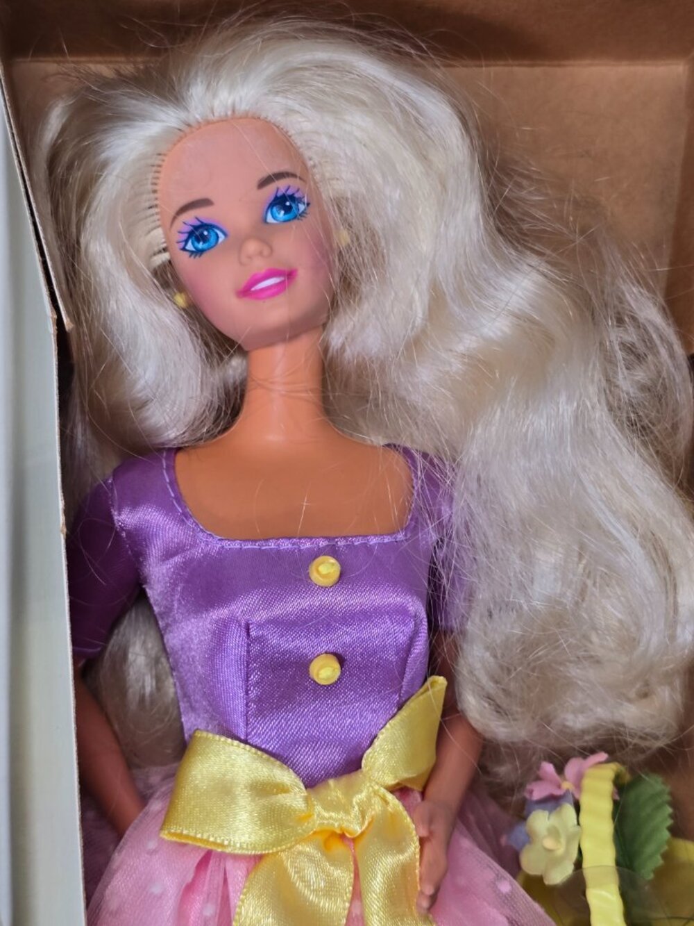 1995 Spring Blossom Barbie Avon Exclusive Special Edition Mattel 15201 - OpenBox - Picture 3 of 12